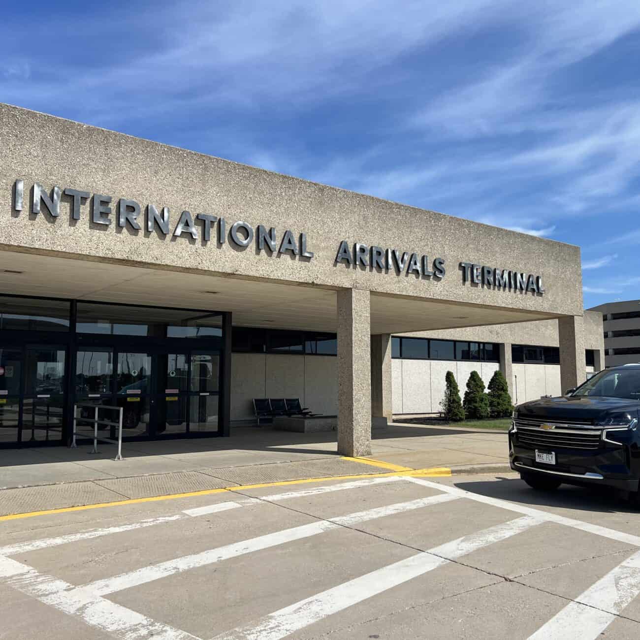 limo at milwaukee airport international arrivals terminal